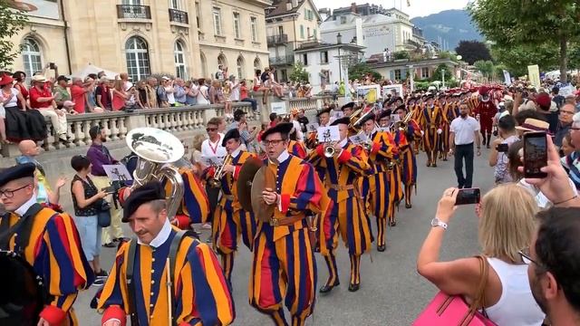 Fête des Vignerons 2019 - Défilé du 1er août (Garde suisse pontificale) смотреть онлайн
