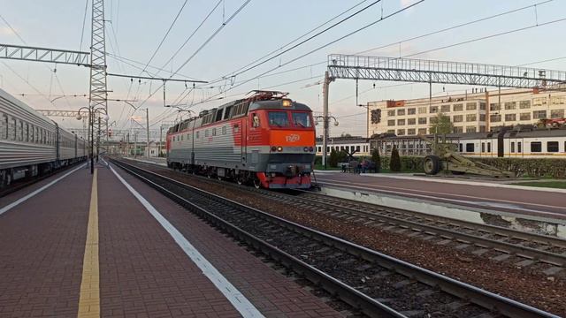 ЧС7-093 следует резервом по станции Тула 1-Курская смотреть онлайн