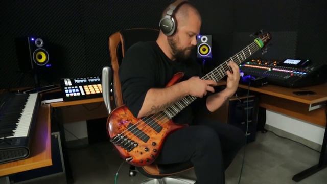 Ibanez SRMS806 Multiscale + Darkglass Alpha Omega Ultra Bass Tapping. Quick Test