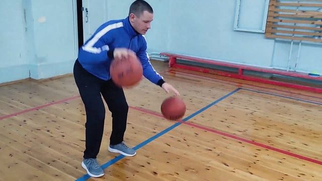 КАК улучшить ДРИБЛИНГ в баскетболе // ТОП 10 эффективных упражнений с двумя БАСКЕТБОЛЬНЫМИ мячами смотреть онлайн