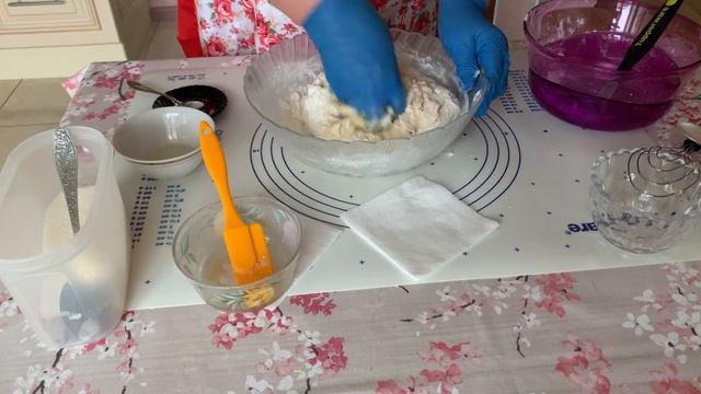 Домашние булочки с абрикосовым джемом. Сладкие сдобные булочки любят все, или почти все. смотреть онлайн