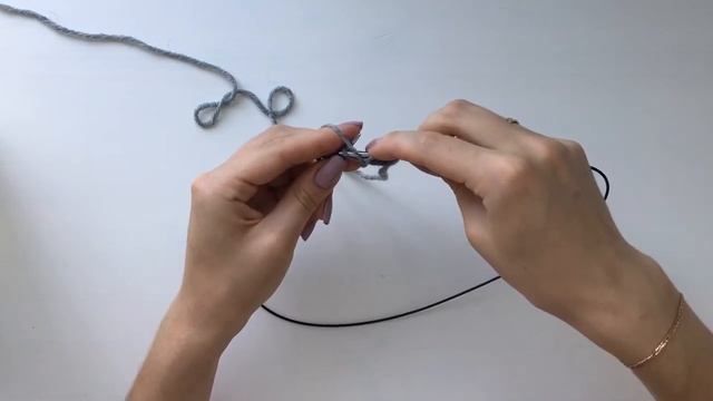 Вяжем лицевые и изнаночные петли. Два способа. смотреть онлайн