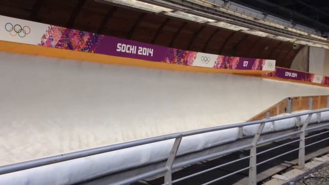 Супер зрелище!Скелетон на трассе!) главное успеть!!!)