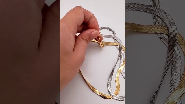 Она словно змейка ? Такая же классная ? смотреть онлайн