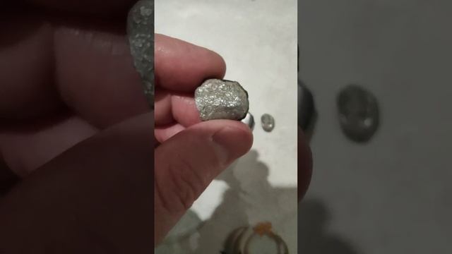 Отличие алмаза от пирита по внешнему виду и переливу на свет. смотреть онлайн