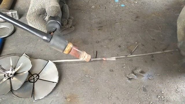 Роза из жести. Подарок для тещи своими руками. смотреть онлайн