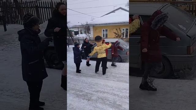Бурый Мишка и друзья. Миасс. Танцы от Супер Жорика. смотреть онлайн