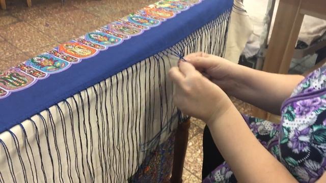 Плетение бахромы на павловопосадском платке смотреть онлайн