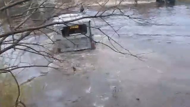Нива Вездеход проход через реку!!!))) смотреть онлайн