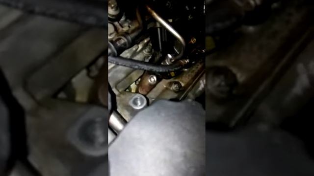 МЛ 164 W 164 om 642 .Замена медной шайбы , и болта , срыв резьбы под форсункой A6420701387. смотреть онлайн