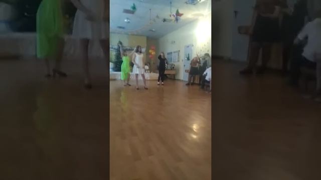 Танец под песню "соло" смотреть онлайн