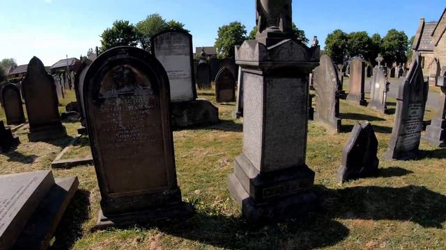 Tour of Sale and Brooklands Cemetery Manchester смотреть онлайн