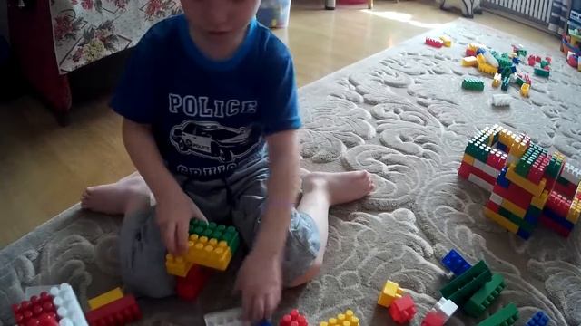 Собираем робота из кубиков смотреть онлайн