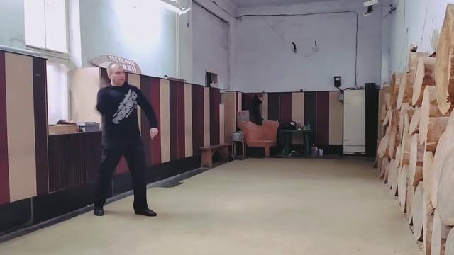 Метание топоров без всякого хвата - с ладони и не придерживая пальцами. смотреть онлайн