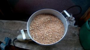 Зернодробилка из болгарки и кастрюли за 15 минут.