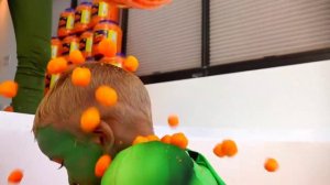 BABY HULK vs HULK MOM - МАЛЫШ ХАЛК в РЕАЛЬНОЙ ЖИЗНИ Hulk Family IRL