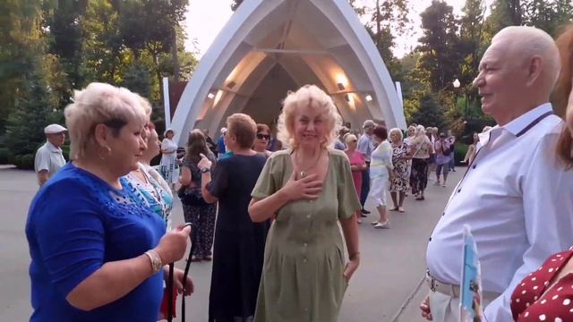 ТЕЩА ДАЙ! ТАНЦЫ В ПАРКЕ ГОРЬКОГО ХАРЬКОВ СЧАСТЛИВЫЕ ДНИ смотреть онлайн