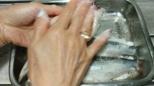 Сухой посол селёдки. Самый простой способ посолить селёдку,  ПРОСТО тает во рту.