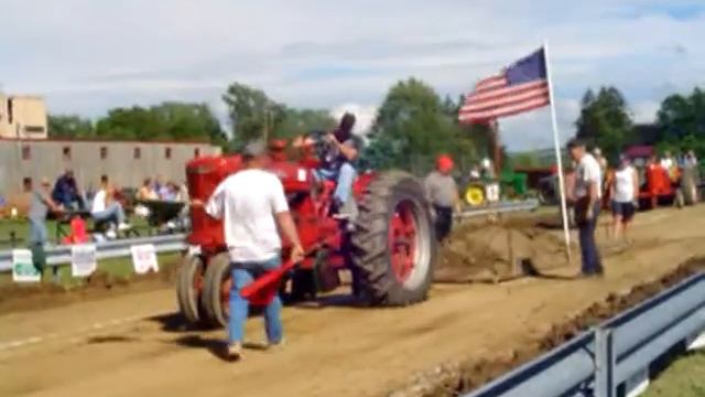 Tractor Pullin'! смотреть онлайн