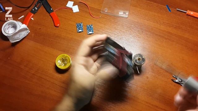 Зарядка 18650 своими руками. Зарядное устройство для 18650. Самодельная зарядка для 18650