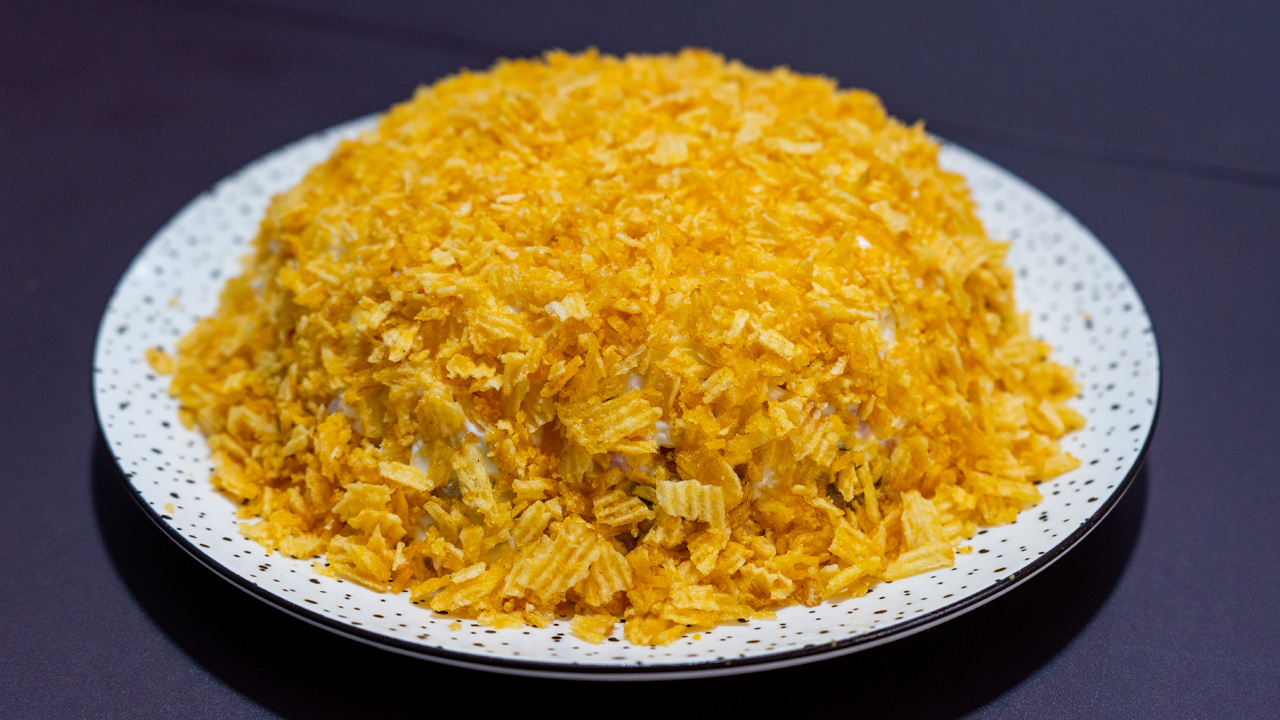 Салат с курицей и чипсами | Салат Птичка смотреть онлайн