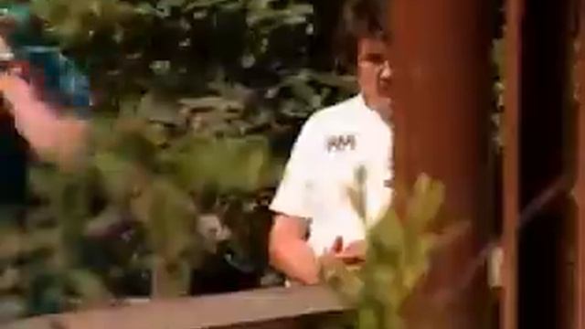 Белый медведь напал на человека ? Не для слабонервных смотреть онлайн