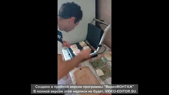 Как я зажарил бутерброды с полосочками. Обзор электрогриля Kitfort KT-1633.