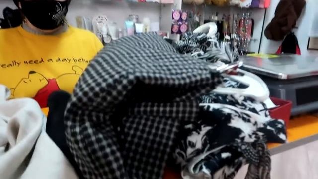 В СЕКОНД УВЕЛИ ЮБКУ Laura Ashley ПРЯМО ИЗ ПОД НОСА / ВСТРЕЧА С ПОДРУЖКАМИ смотреть онлайн