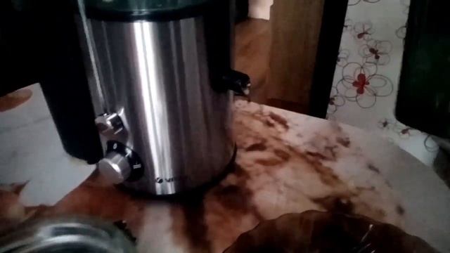 Что если бросить кортошку в соковыжималку. #соковыжималка #эксперемент #ВидеоБлог #alexboyko