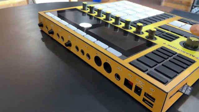 Native Instruments Maschine Plus Custom Skins смотреть онлайн