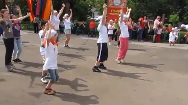 "Ромашки от Марии Плюс" выступают с сольным танцем. смотреть онлайн