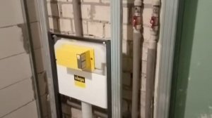 Обшиваем инсталляцию гипсокартоном.