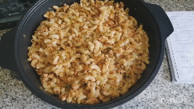 Макароны по-флотски, но непростые, можно даже худеющим! Авторский рецепт с подсчётом КБЖУ. смотреть онлайн