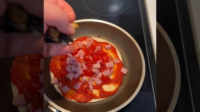 Пицца Ассорти за 10 минут приготовленная на сковороде смотреть онлайн