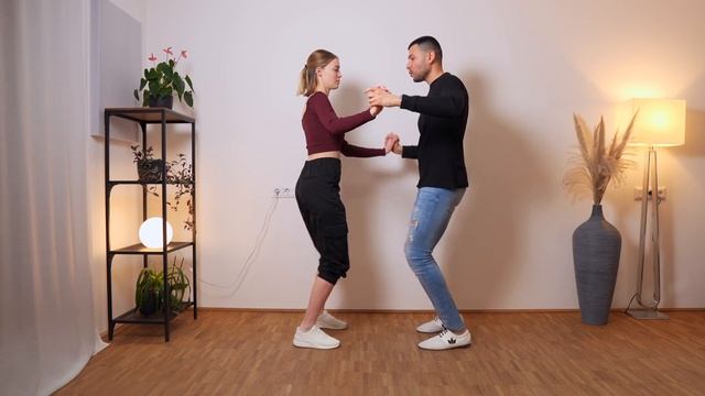 25 BEGINNER BACHATA MOVES YOU MUST KNOW! смотреть онлайн