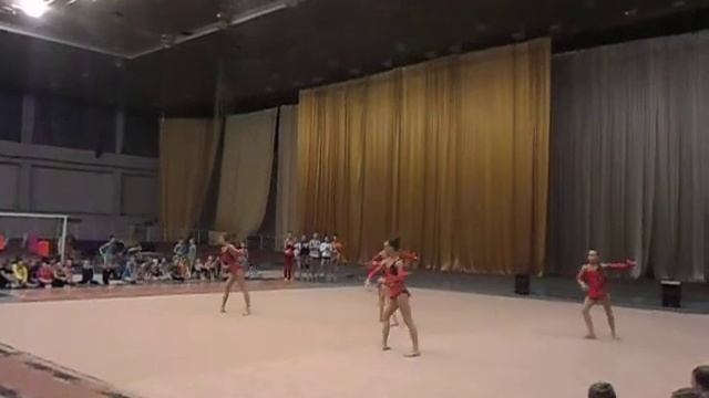 Даша Фильшина(групповое упражнение с булавами)9-10.11.12 смотреть онлайн