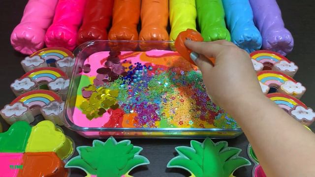 RELAXING WITH CLAY PIPING BAGS VS PINEAPPLE VS GLITTER Mixing Random Things Into Slime 5353.mp4