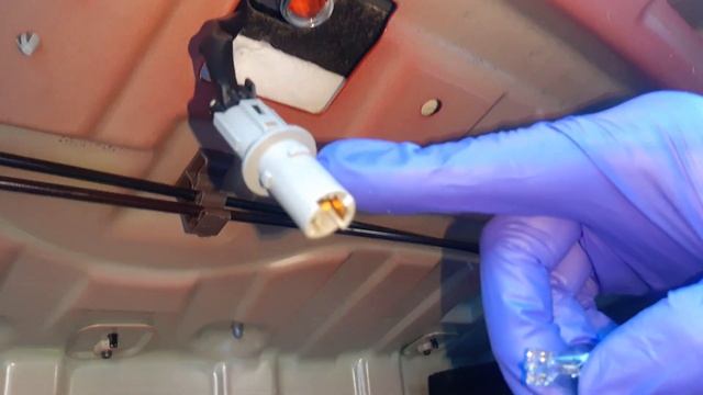 How to Replace a Center Brake Light Bulb on a Kia Rio (2006 - 2020, 2012 shown) смотреть онлайн