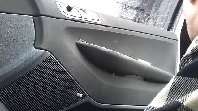 Как снять обшивку карту передней двери SKODA FABIA(1)demontaz boczka drzwi przod/door panel removal смотреть онлайн