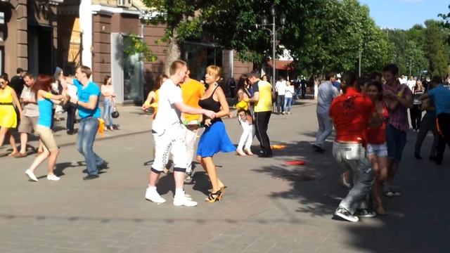 Saratov salsa flashmob (part 1) смотреть онлайн