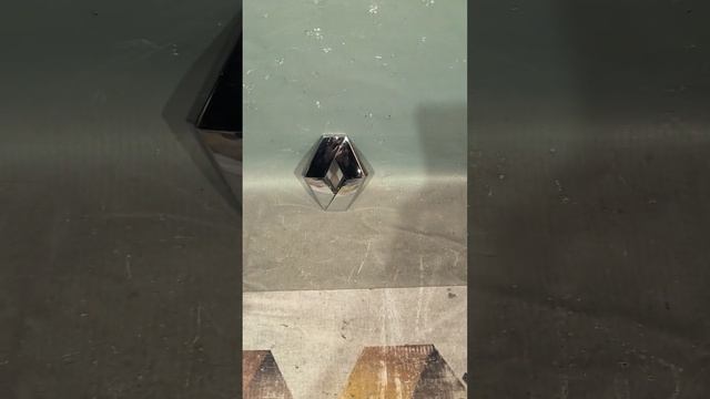 31918 Эмблема багажника Renault Sandero смотреть онлайн