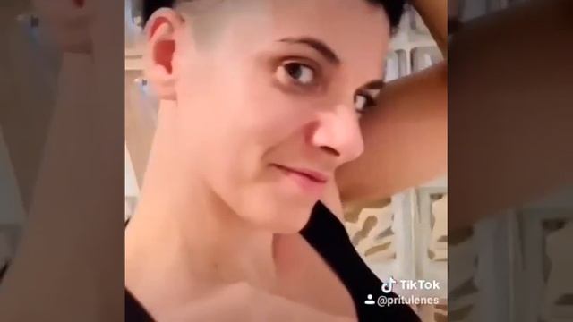 Креативная женская стрижка машинкой, окраска. смотреть онлайн