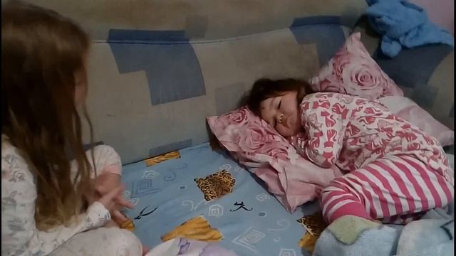Подарки от Св.Николая под подушкой или как Няша боялась получить розгу)) смотреть онлайн
