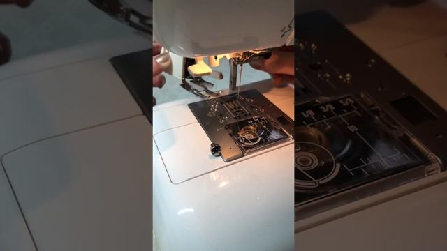 How to fit a walking foot to a Janome sewing machine -DC3050 смотреть онлайн