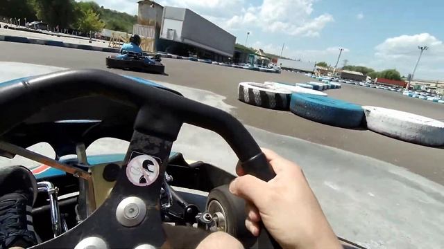 Катаемся в первый раз на картинге. смотреть онлайн