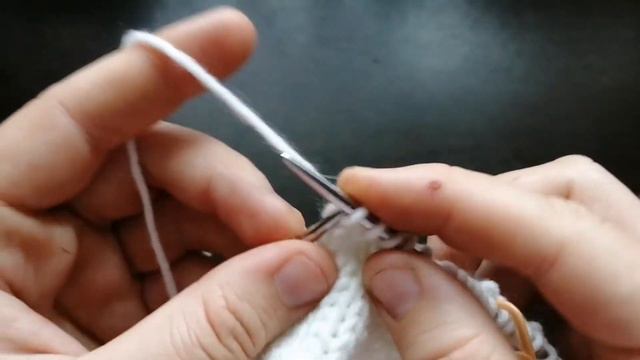 Шапка с узлом/шапка для малышей спицами/ шапка бини для девочки