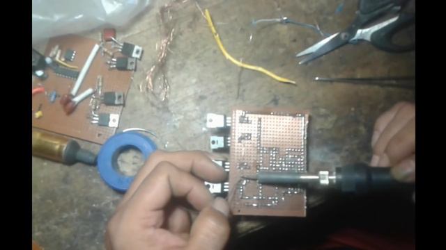 CARA MEMBUAT INVERTER 1000 WATT MENGGUNAKAN PAPAN FCB TITIK смотреть онлайн