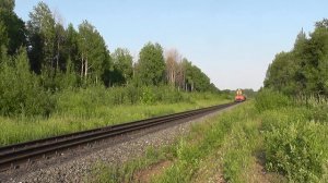 Тепловоз ЧМЭ3-5242 с пригородным поездом Ижевск - Ува