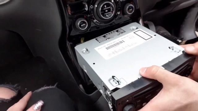 Citroen C3 Picasso radio removal смотреть онлайн