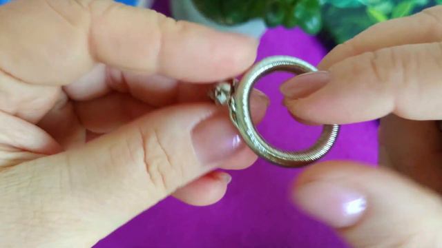 СЕРЬГИ-ПУСЕТЫ С КОЛЬЦАМИ В СЕРЕБРИСТОМ ТОНЕ, 90-Е смотреть онлайн